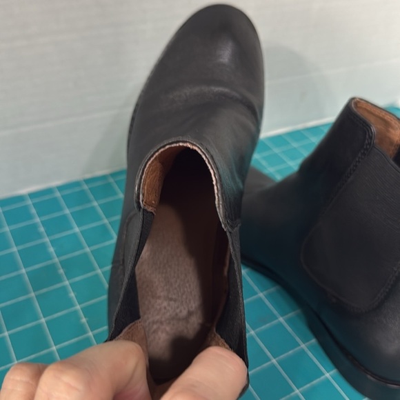 Frye Black Leather Chelsea Ankle Pull On Bootie Winter GUC Women’s Size 6 Med - Picture 8 of 15